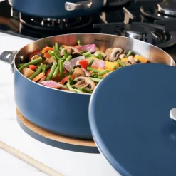 Sauteuse inox La Merveilleuse 28 cm myrtille + livre offert